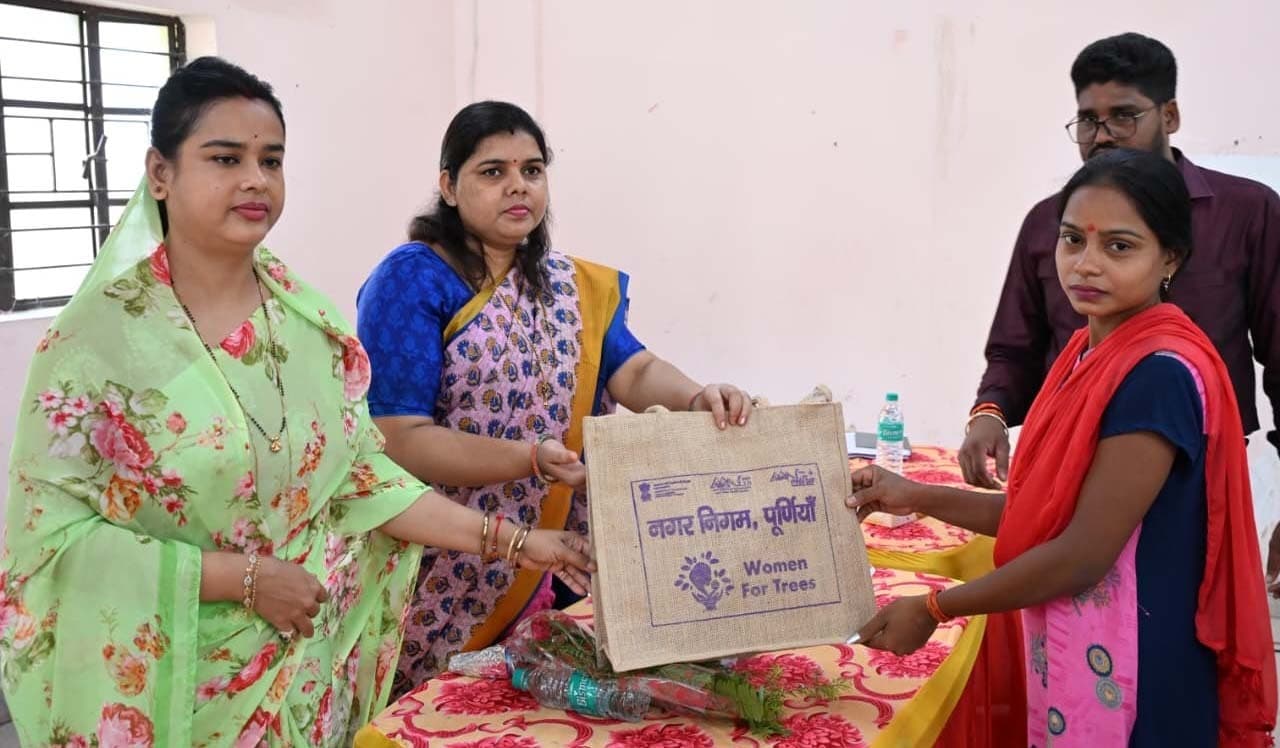 अपनी मां की तरह ही पेड़-पौधों की करें देखभाल : महापौर