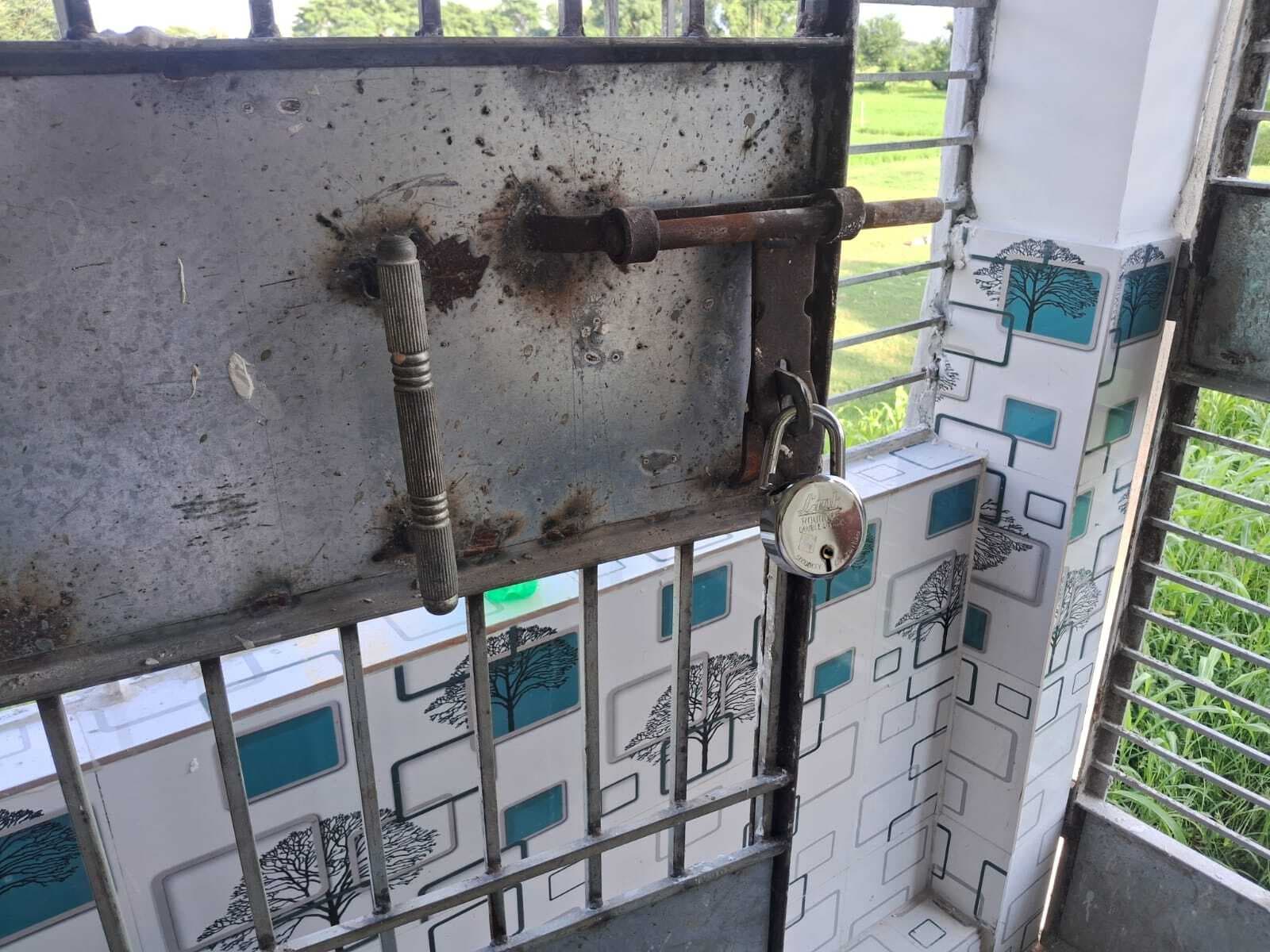 अज्ञात चोरों ने एक साथ कई जगहों पर की चोरी