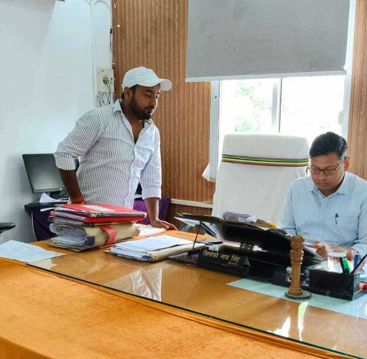 बाढ़ राहत जीआर राशि में अनियमितता का पार्षद पर आरोप