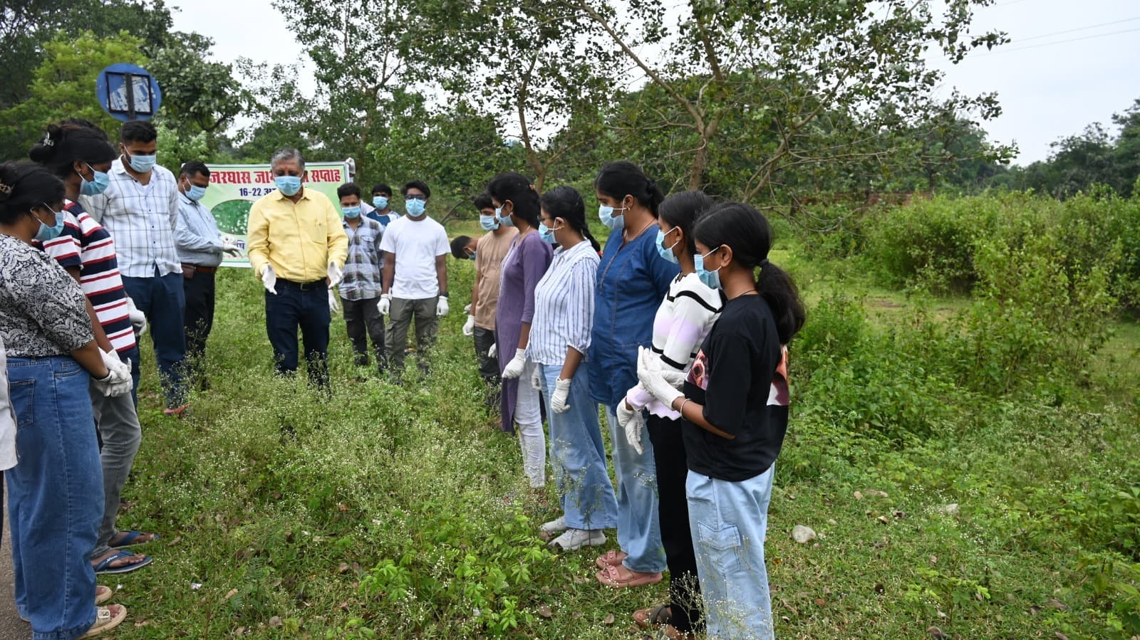 गाजर घास को नष्ट करना जरूरी : डॉ निखिल