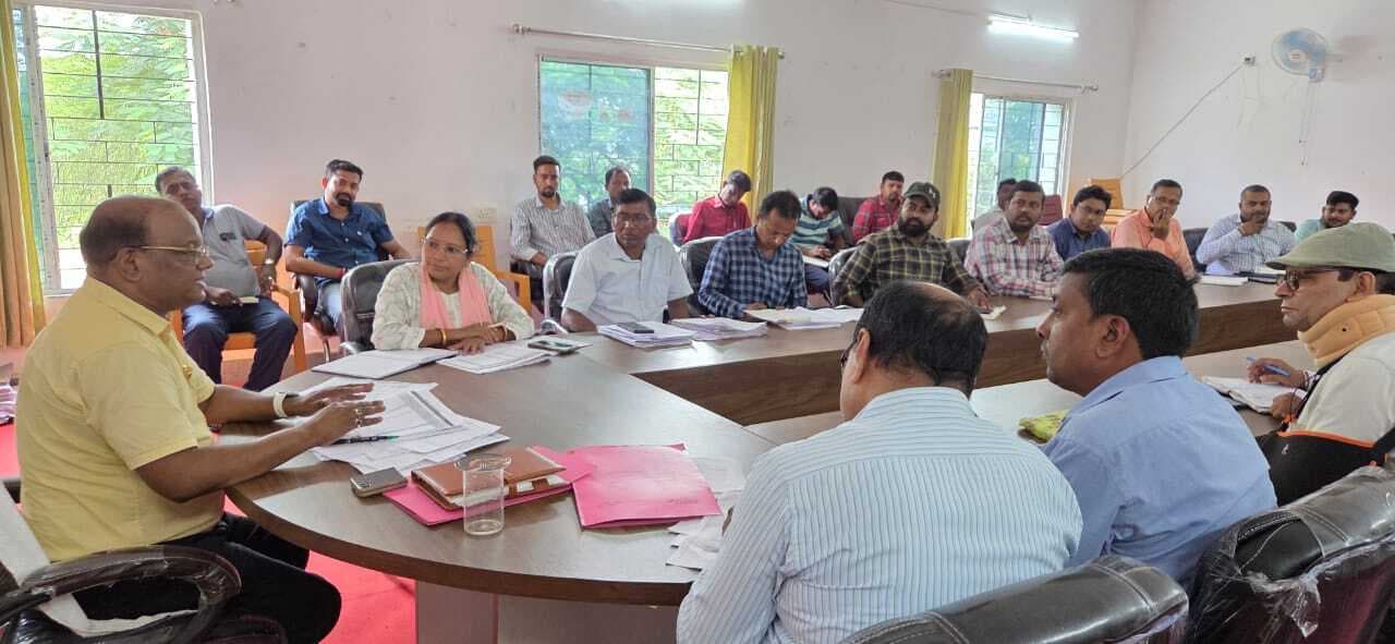 फसल बीमा के कम निबंधन पर बीडीओ ने जतायी चिंता