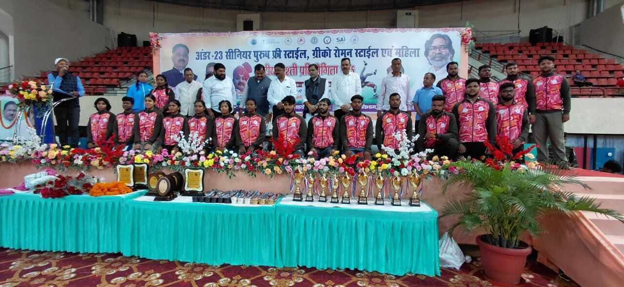 राष्ट्रीय कुश्ती प्रतियोगिता में शामिल हुई कोमल व अंजु