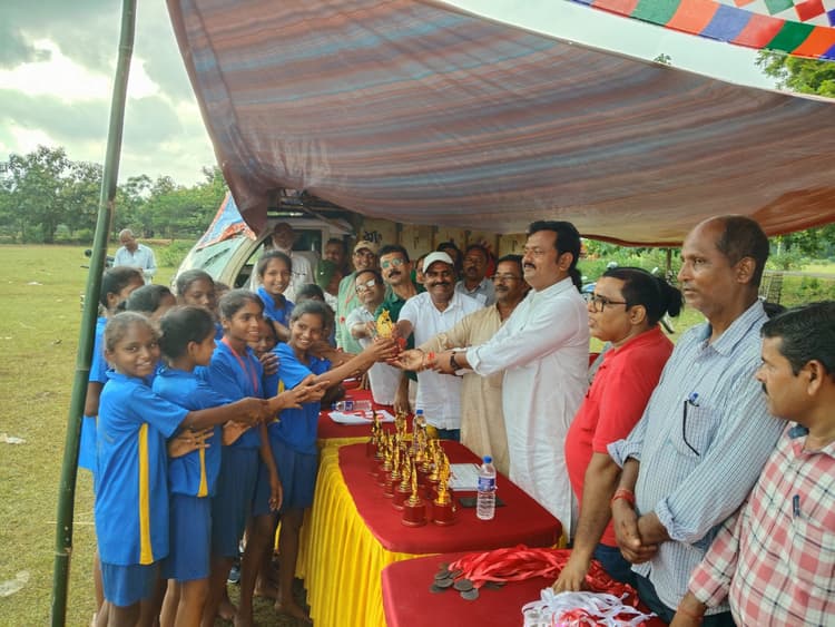 खेलो झारखंड प्रतियोगिता में छात्र-छात्राओं में दिखाया दमखम