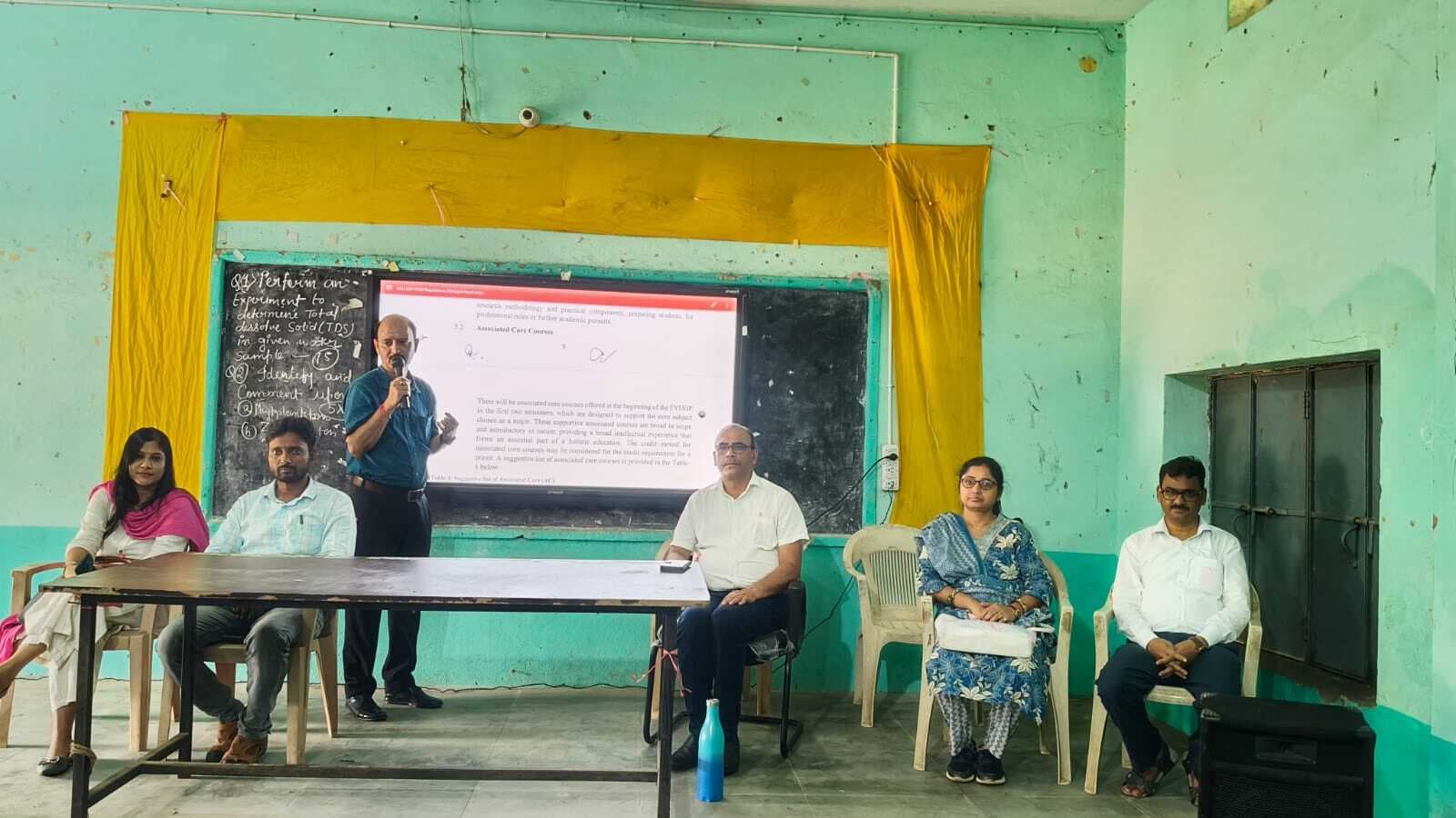 Deoghar news : विद्यार्थियों के लिए जरूरी होगा ड्रेस कोड व कक्षा में 75 फीसदी, अन्यथा परीक्षा से होंगे वंचित : प्राचार्य