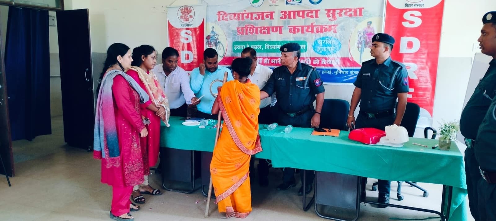 दिव्यांगों को दी आपदा से बचाव की जानकारी