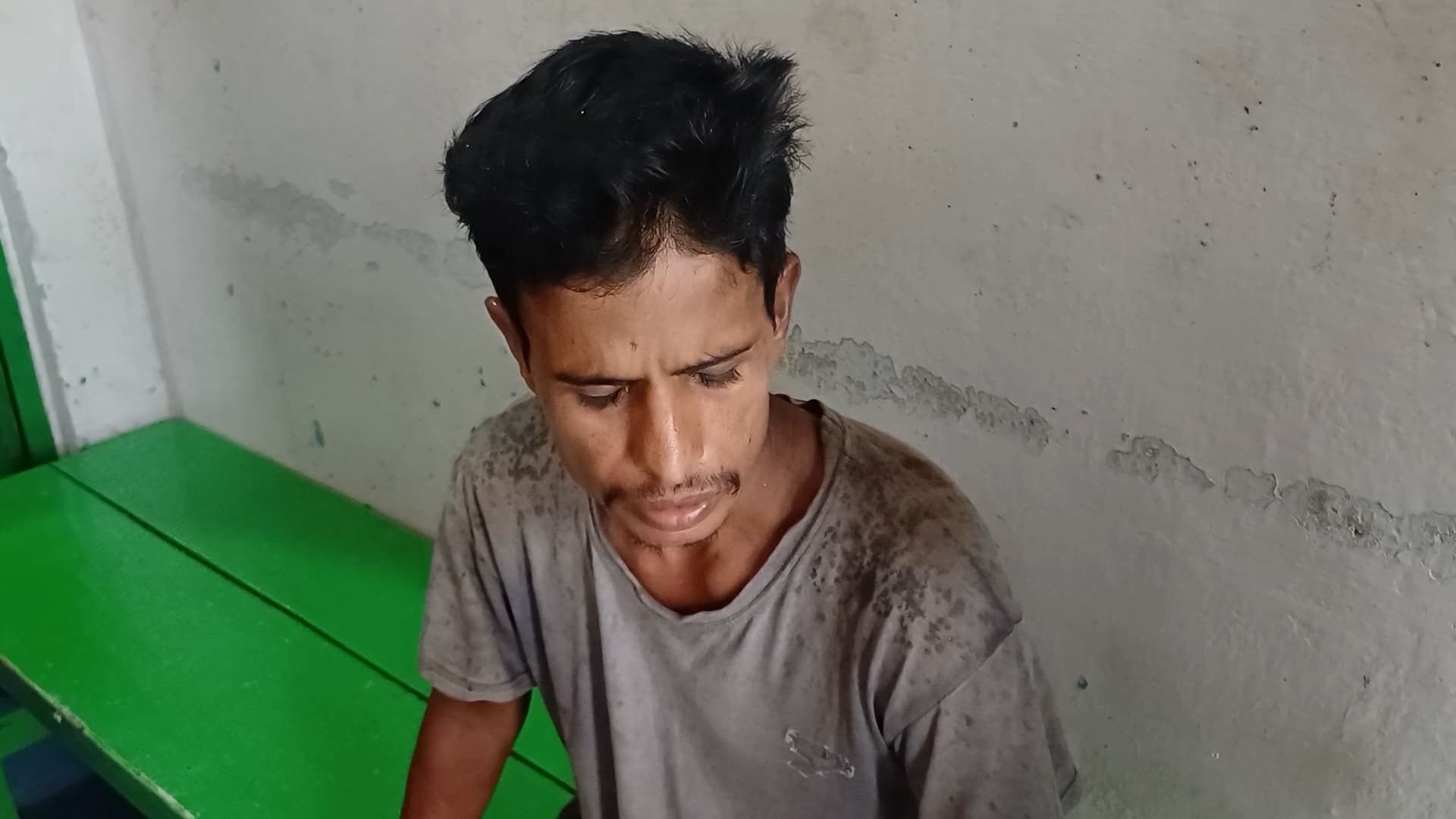 चाकू से हमला कर मोबाइल छीनने की कोशिश