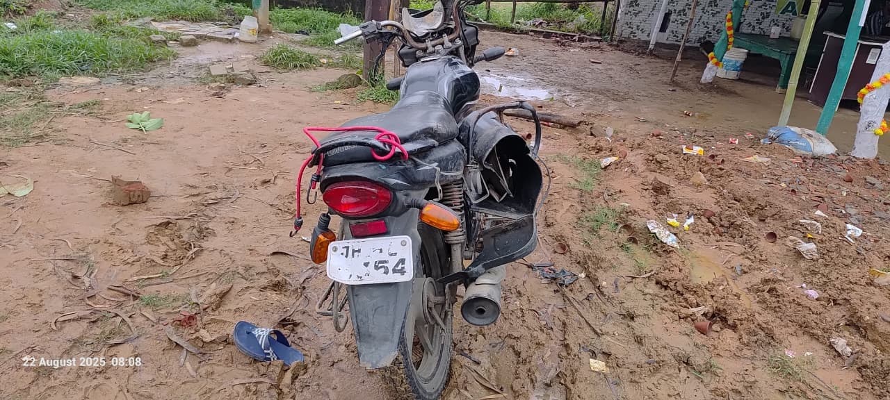 ट्रक के धक्के से होटल संचालक की मौत, सास व बहू गंभीर