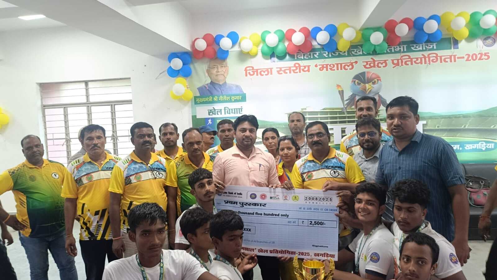 जिला स्तरीय वॉलीबॉल प्रतियोगिता में परबत्ता की टीम विजेता