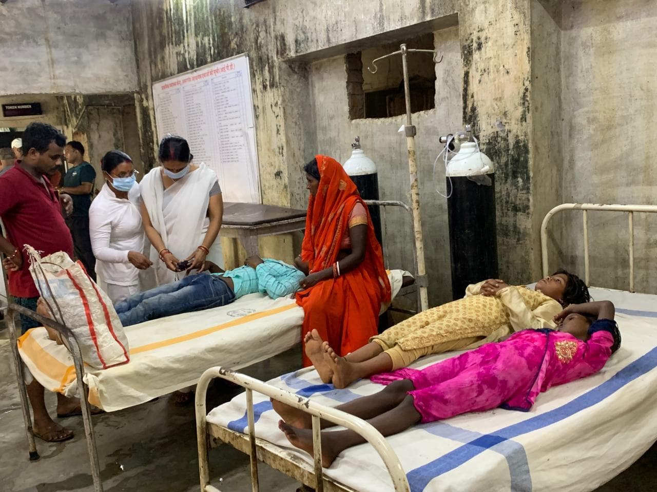 मेला में चाट खाने से बीमार बच्चियों की स्थिति गंभीर