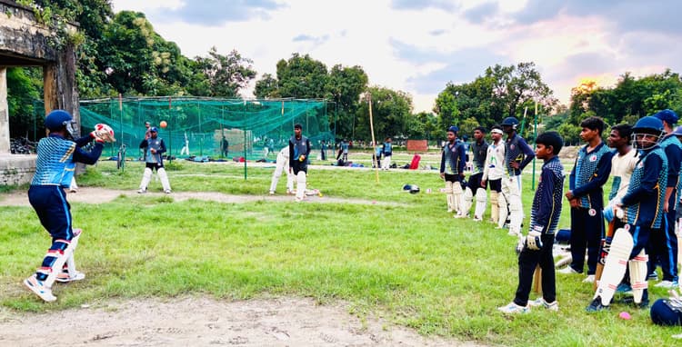 जिला क्रिकेट लीग को ले खिलाड़ी हो रहे हैं प्रशिक्षित