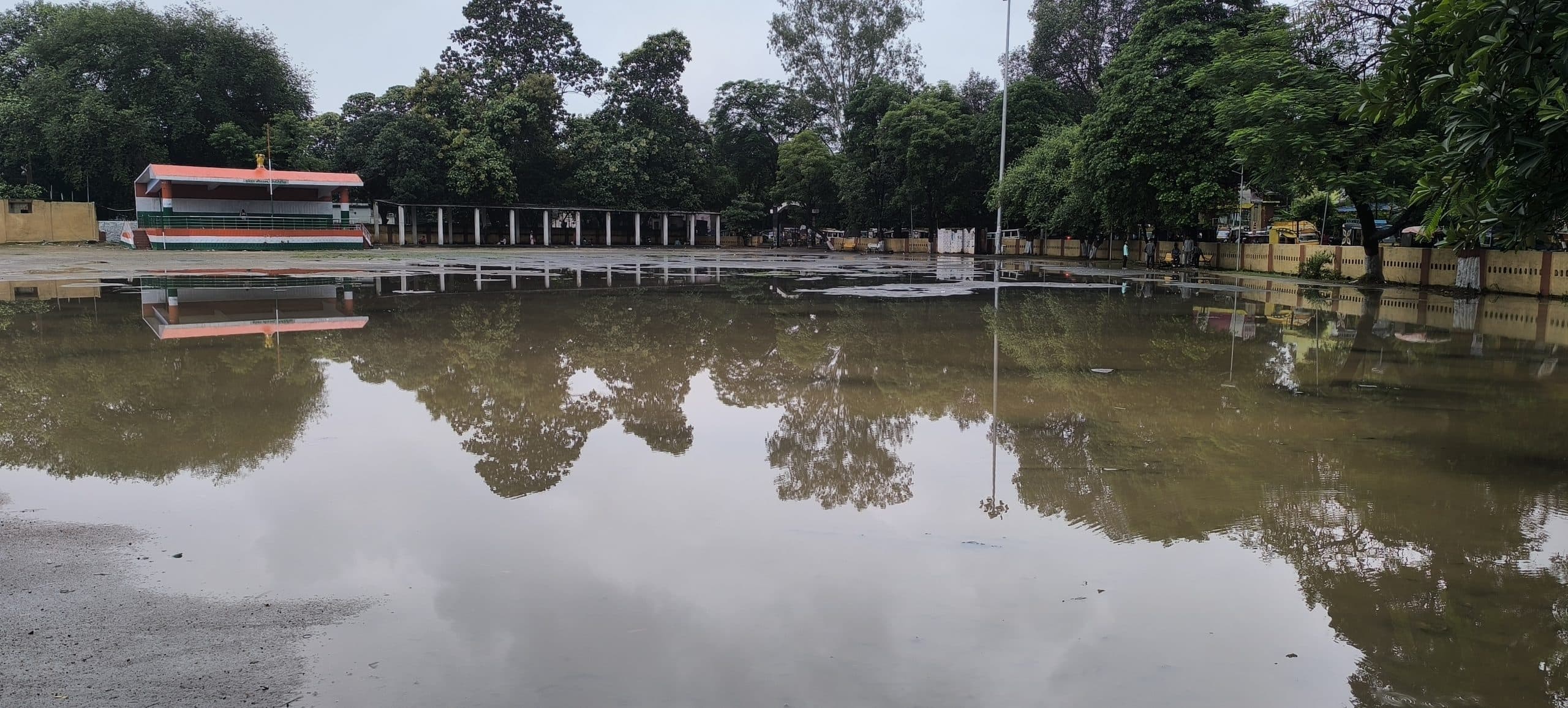 Giridih News :बारिश ने खोली नगर निगम की पोल, जलजमाव से परेशानी