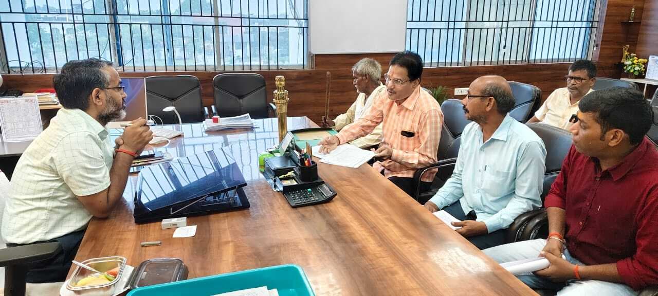 Giridih News :जनता दरबार में डीसी ने सुनीं समस्याएं, समाधान का आश्वासन