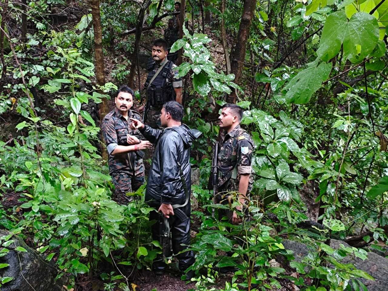 Bokaro News : गोमिया में नक्सलियों के खिलाफ चला सर्च अभियान