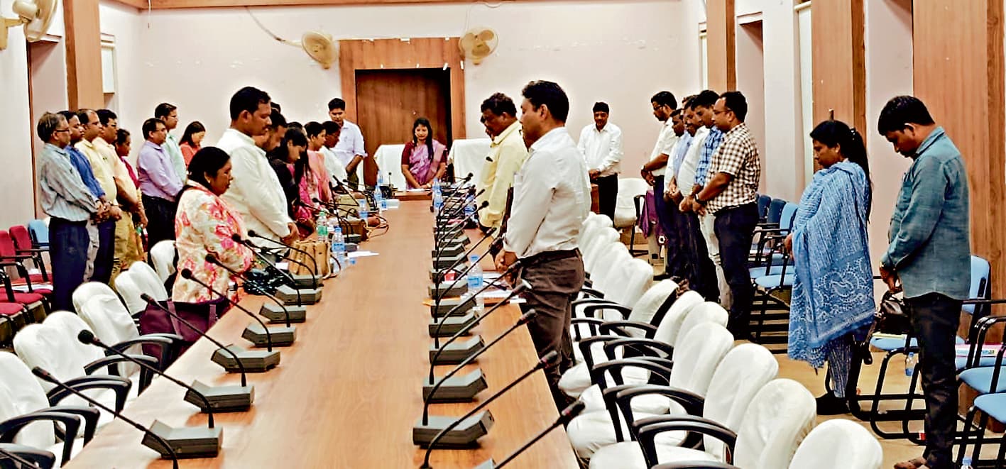 Chaibasa News : जर्जर विप्पणी भवन की 32 दुकानों को खाली करायेगी जिला परिषद