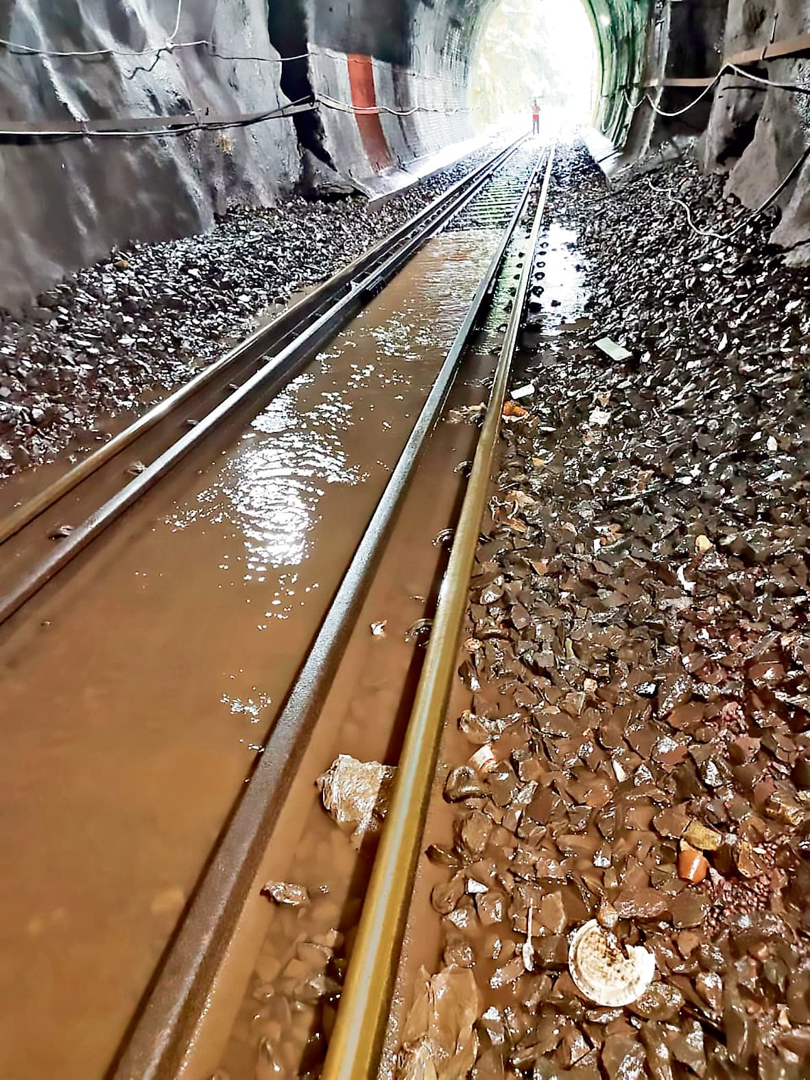 Chaibasa News : दिनभर कैद रहे गोइलकेरावासी, शहर से बाहर जाने के रास्ते बंद