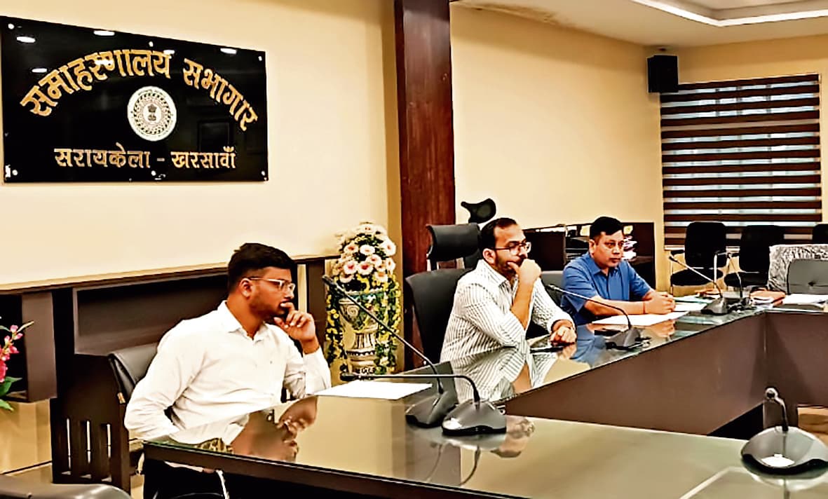 Seraikela Kharsawan News : 56 शराब दुकानों की बंदोबस्ती हुई, 96.55 लाख राजस्व मिला