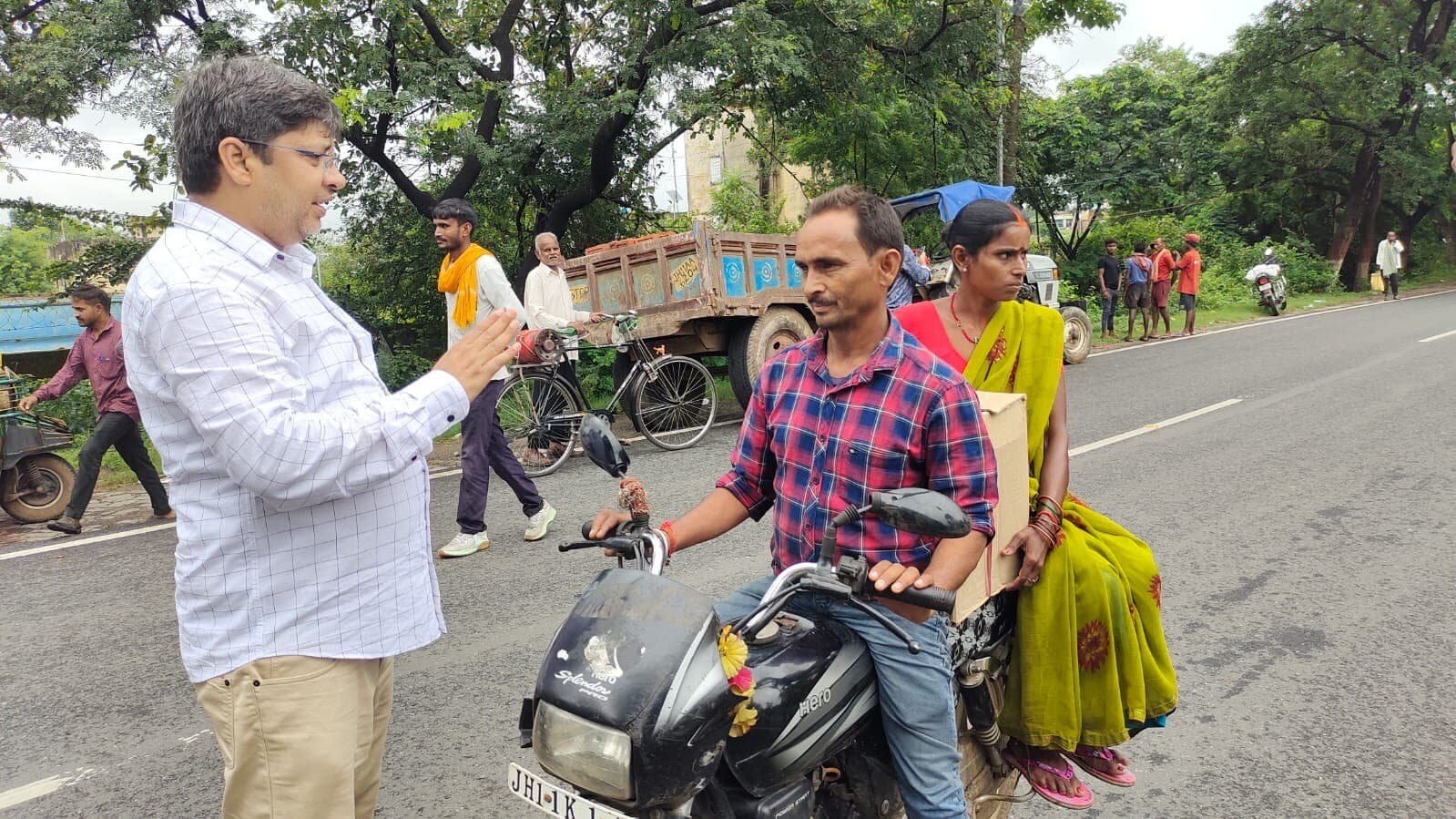 Giridih News :चला वाहन जांच अभियान, 30 लोगों को जुर्माना