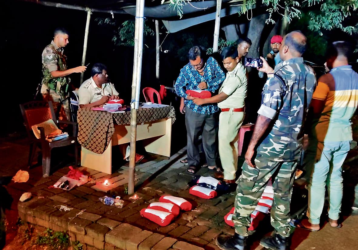 Rourkela News: राउरकेला से सिमडेगा जा रही बस से 12 किलो गांजा जब्त, दो गिरफ्तार