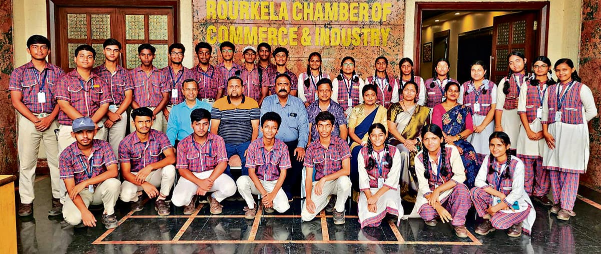 Rourkela News: उद्यमशीलता के माध्यम से राष्ट्र की प्रगति में योगदान देने के लिए छात्रों को किया प्रोत्साहित