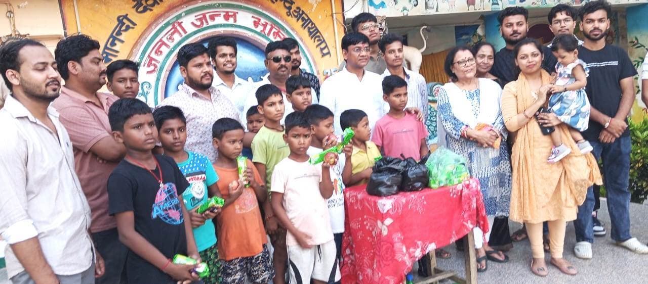 Bhagalpur news अनाथालय पहुंचे मुख्य पार्षद, बच्चों संग बिताया समय