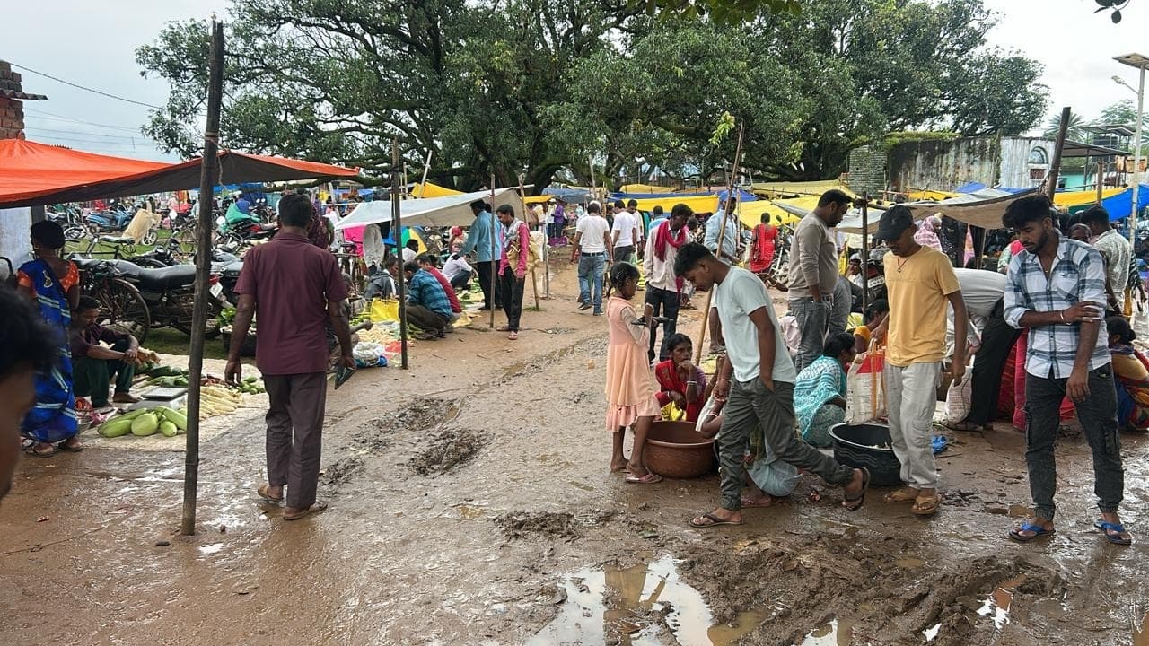 Bokaro News : कसमार में बारिश ने छीनी हाट-बाजारों की रौनक