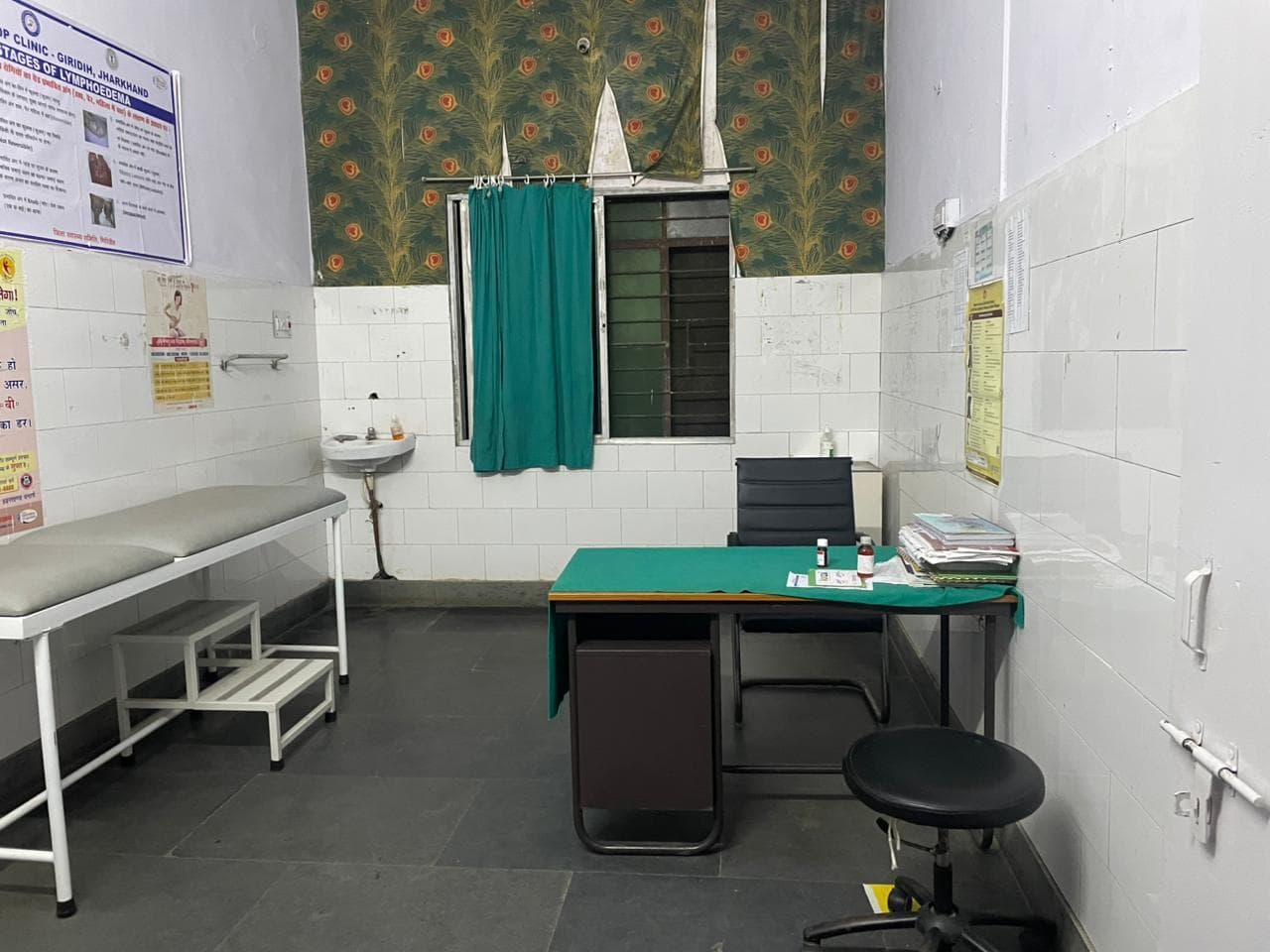 Giridih News: जांच में ड्यूटी से गायब मिला चिकित्सक