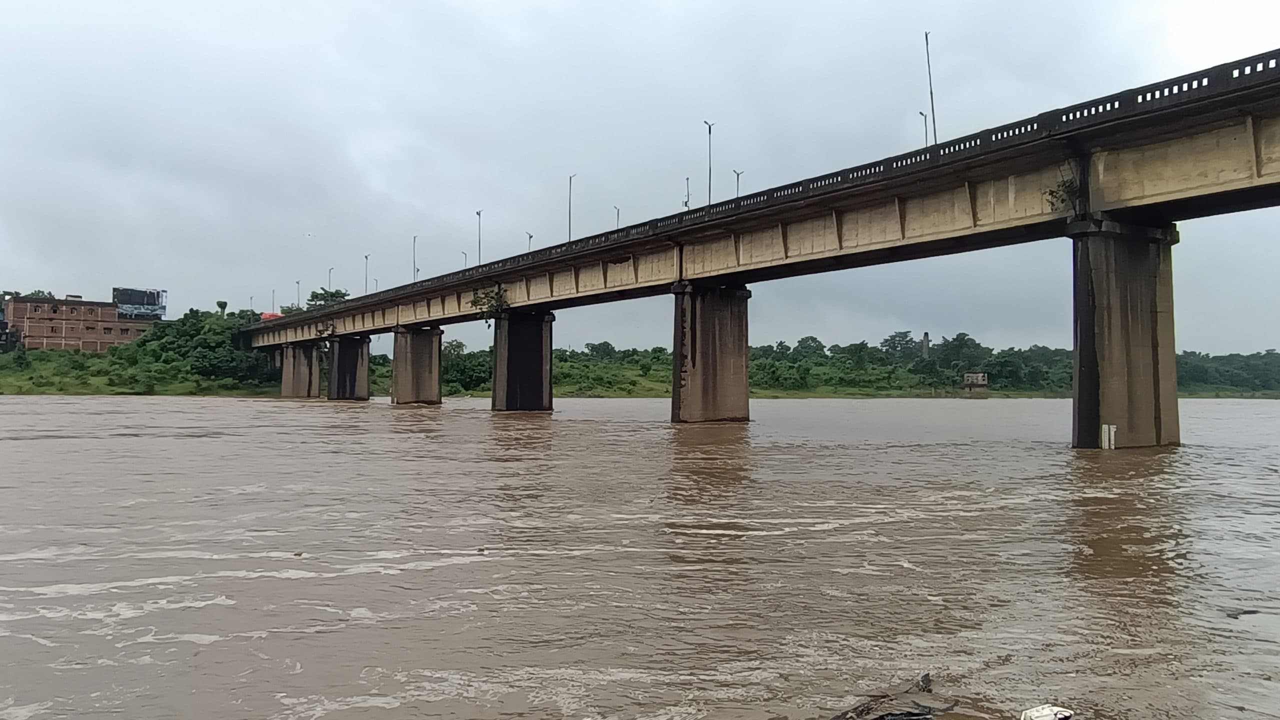 Bokaro News : लगातार बरसात से जनजीवन अस्त-व्यस्त