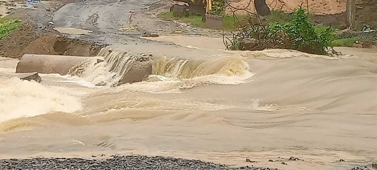 East Singhbhum News : खेजुरडीह में बारिश से बहा डायवर्सन, ग्रामीण परेशान