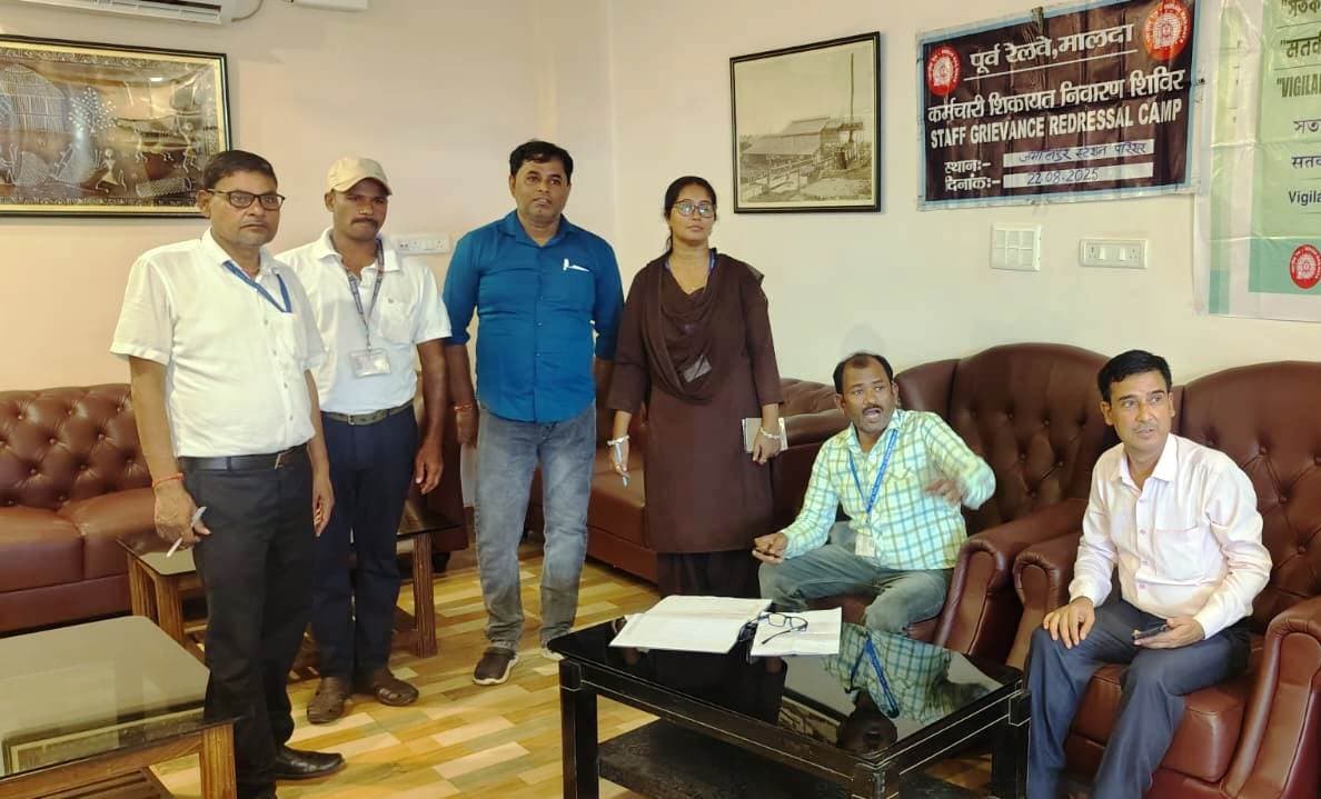 जमालपुर रेलवे स्टेशन पर चला सतर्कता जागरूकता अभियान