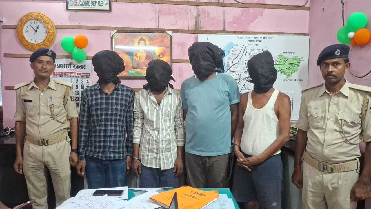 चेन स्नैचिंग गिरोह का पर्दाफाश चार अपराधी िकये गये गिरफ्तार