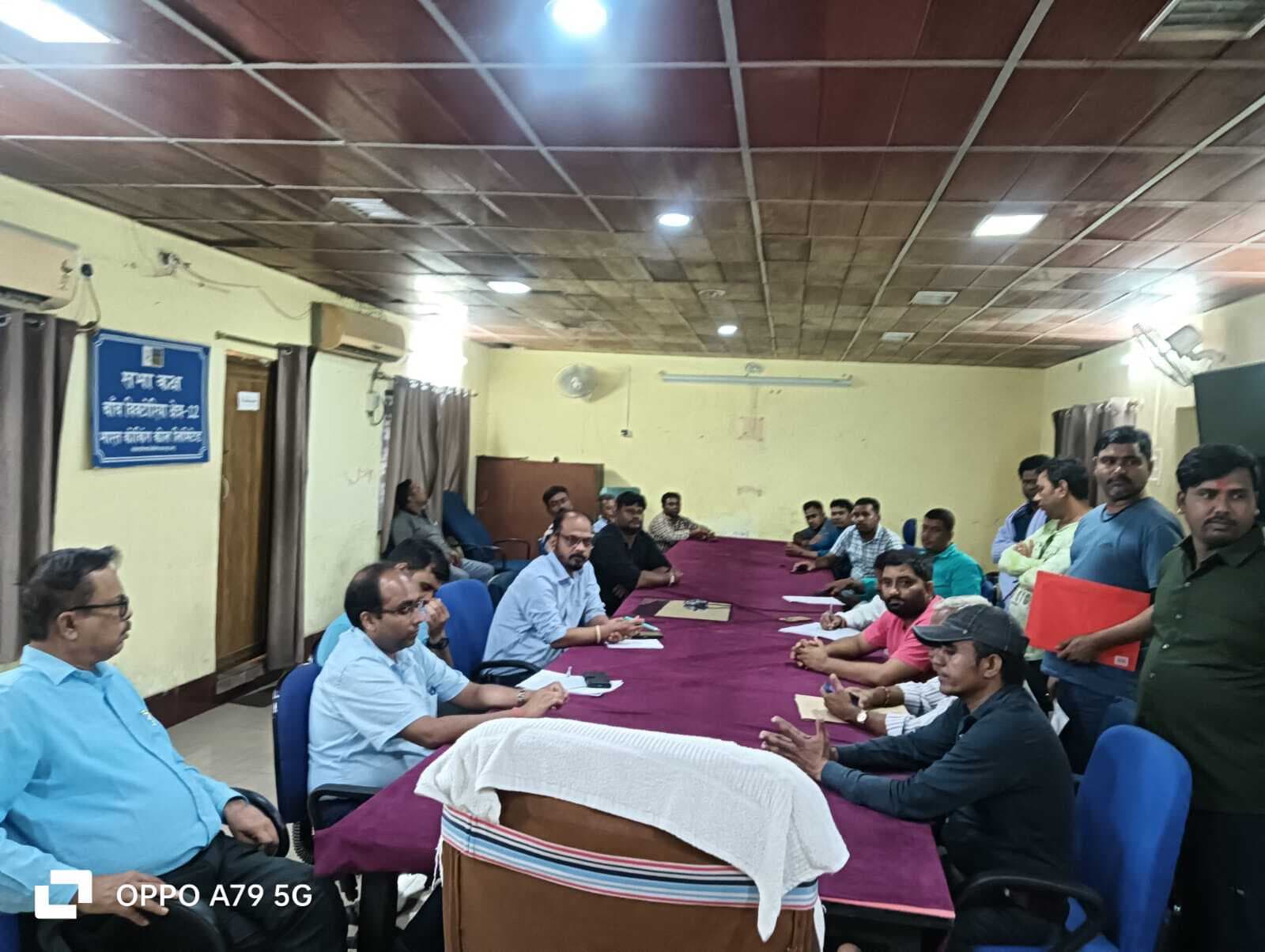 Dhanbad News : दहीबाड़ी वाशरी में वार्ता बेनतीजा, जश्रसं का आंदोलन जारी