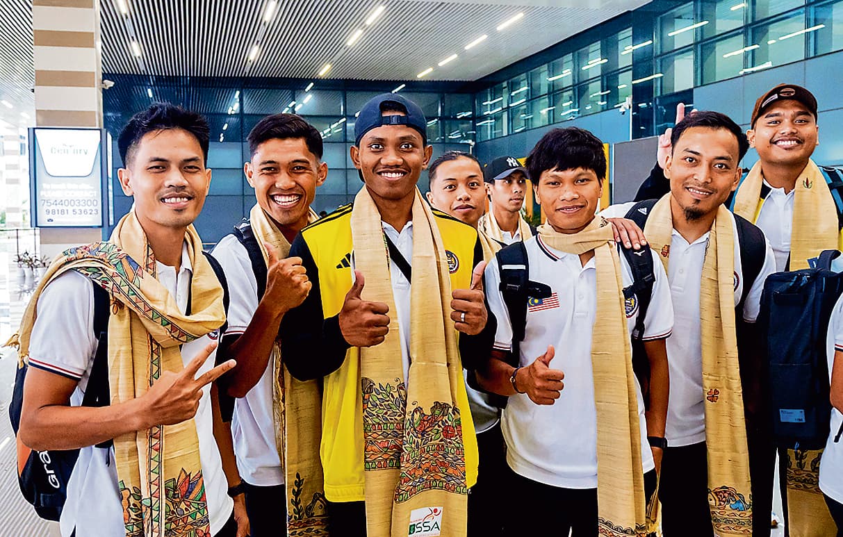 मलयेशिया हॉकी टीम का पटना एयरपोर्ट पर हुआ भव्य स्वागत