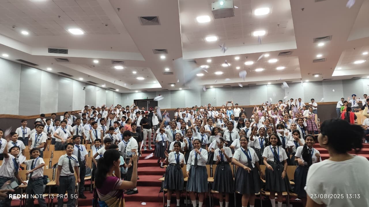 Dhanbad News : छात्रों ने दिखाया नवाचार और विज्ञान के प्रति उत्साह