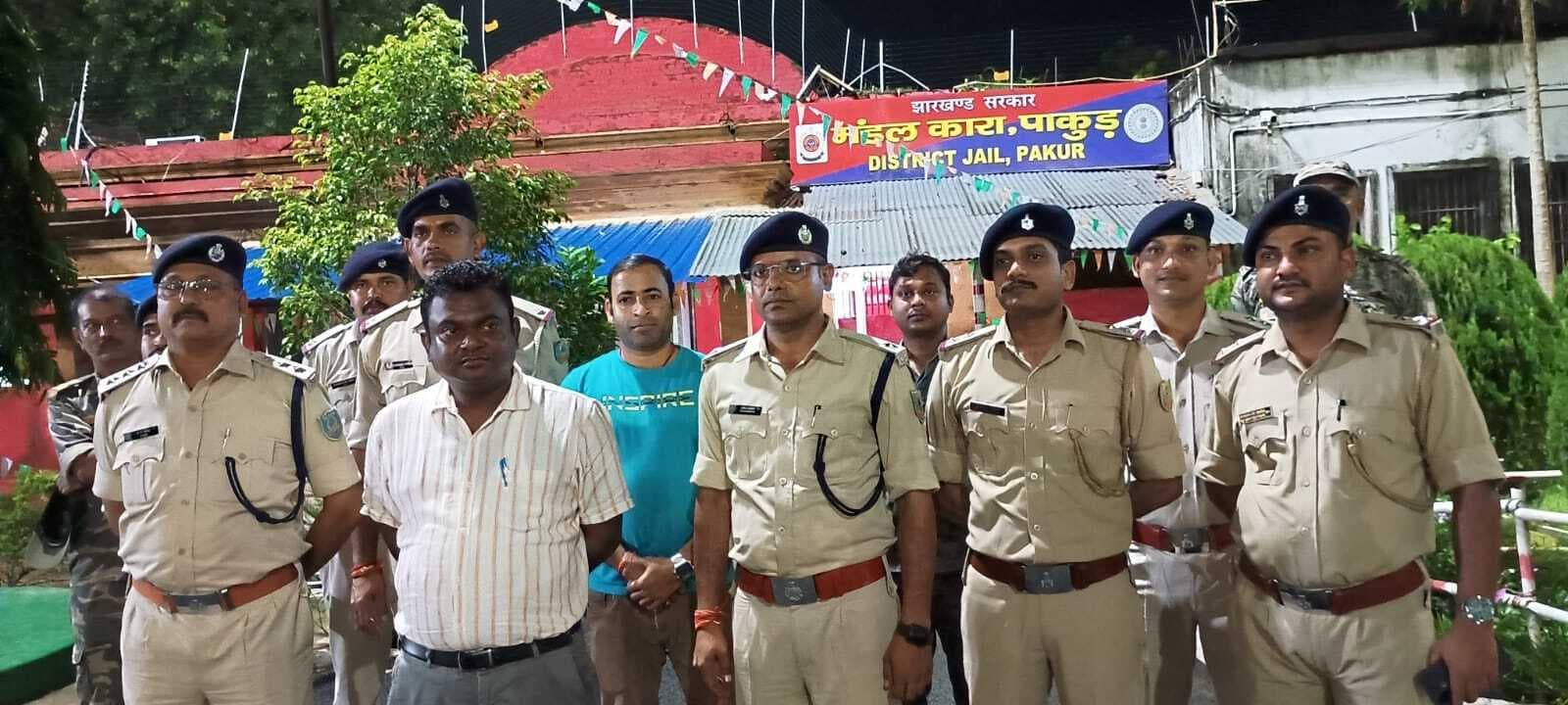 एसडीओ के नेतृत्व में मंडल कारा में छापेमारी