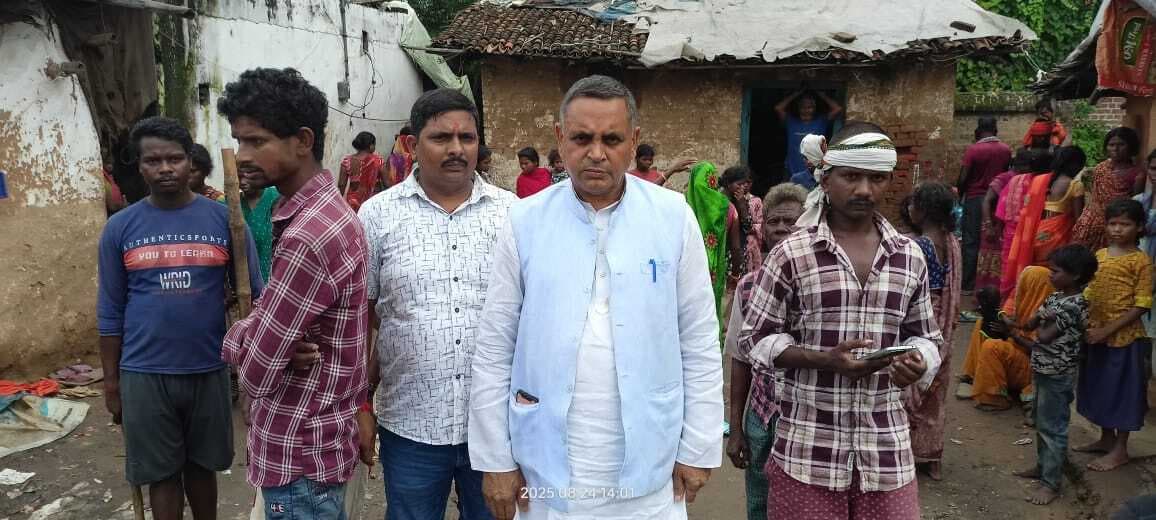 बलभद्रपुर में पेड़ गिरने से युवका दबा, मौत