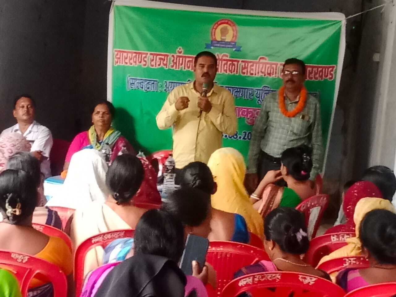 संघ ने बकाया 65 लाख रुपये मानदेय भुगतान पर की चर्चा