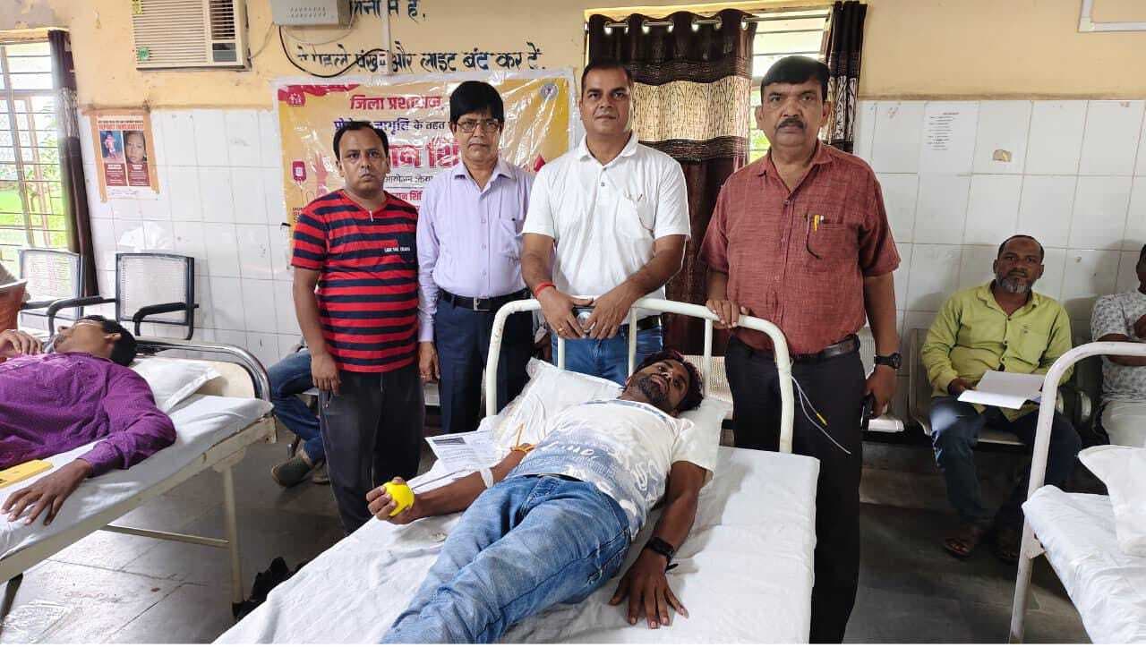 महेशपुर में 20 लोगों ने किया रक्तदान