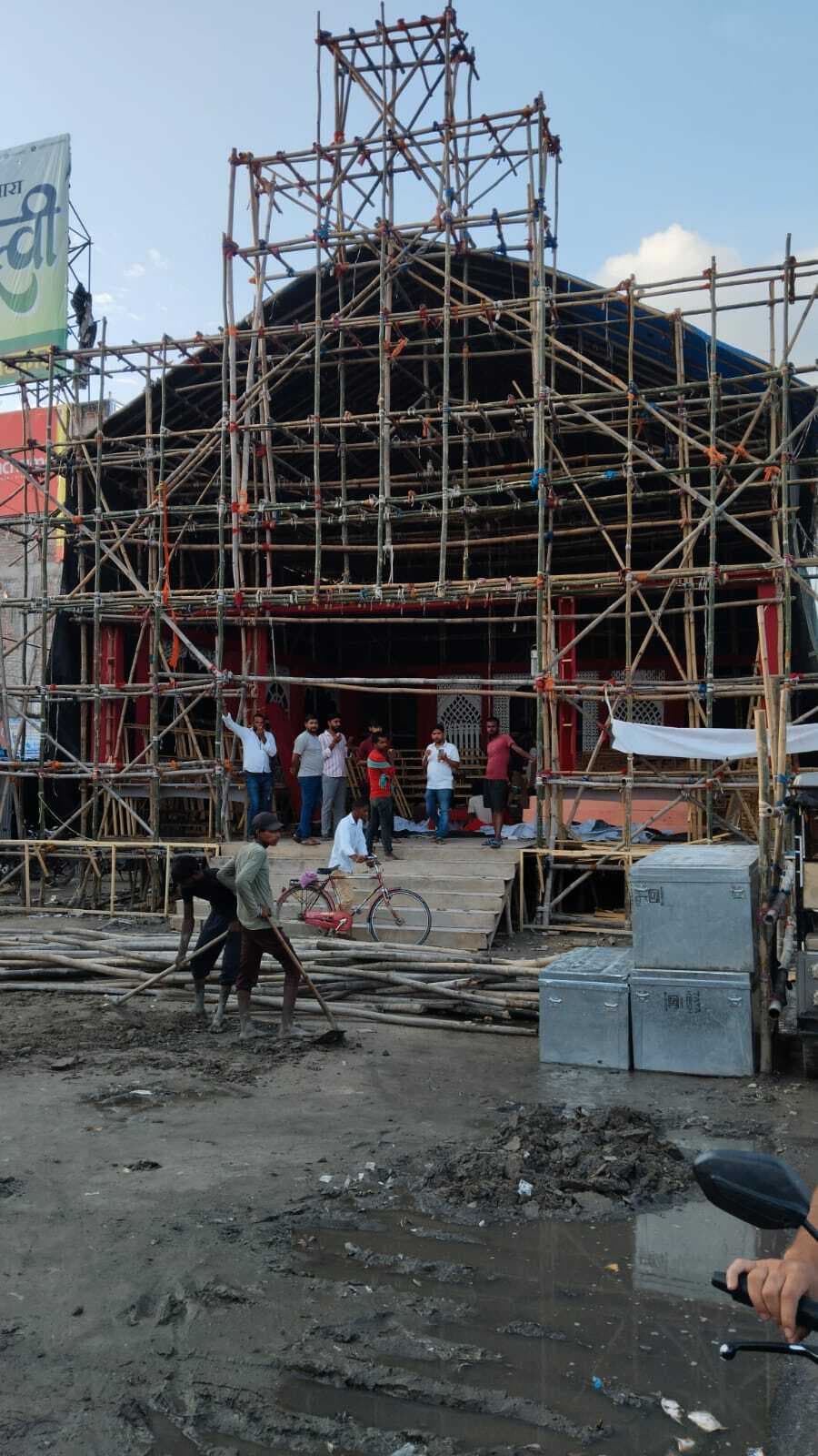 गेड़ाबाड़ी बाजार में श्री गणेश पूजा को लेकर भव्य पंडाल का निर्माण