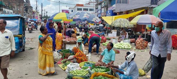 अतिक्रमण हटाने की बजाय सड़क पर दुकान लगाने वालों से बट्टी वसूल रहा निगम