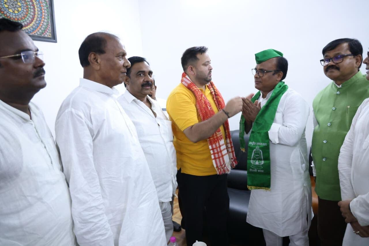 भाजपा छोड़ राजद में शामिल हुए संजीव