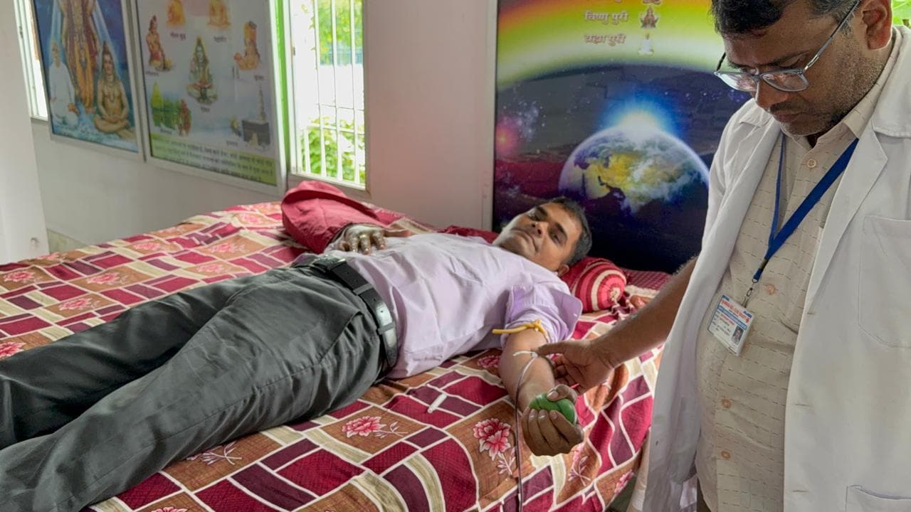 रक्तदान शिविर में 50 यूनिट संग्रहित किया गया रक्त