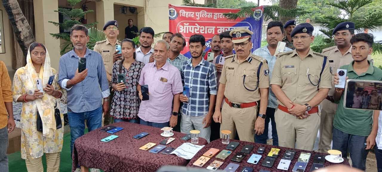 ऑपरेशन मुस्कान के तहत वास्तविक धारकों को लौटाया गया 51 मोबाइल