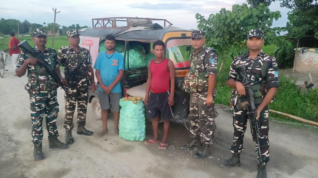 480 किलो नाशपाती के साथ दो तस्कर गिरफ्तार