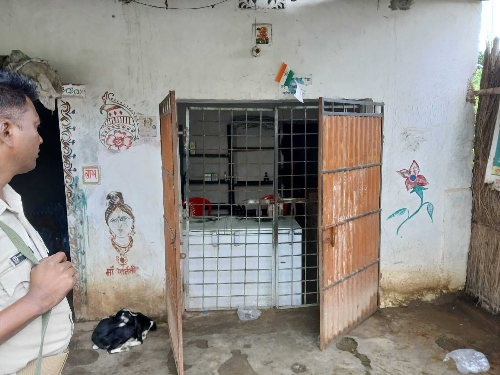 शराब दुकान का ताला तोड़कर 3.29 लाख रुपये के शराब की चोरी