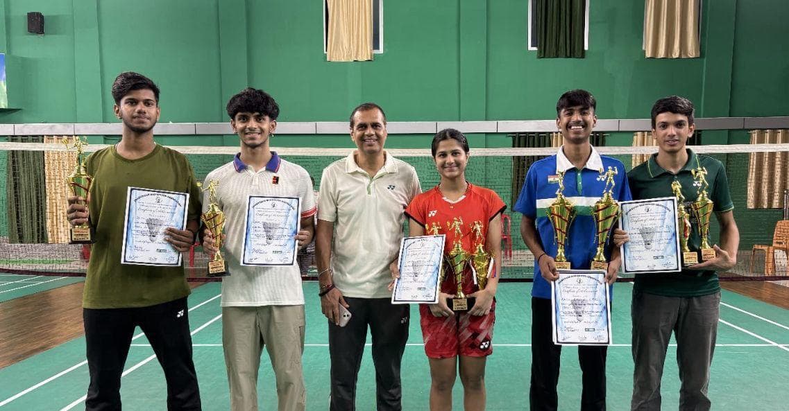 jharkhand state badminton championship east singhbhum performance : शहर के युवा शटलर कृष दुबे व सारा शर्मा ने जीता खिताब