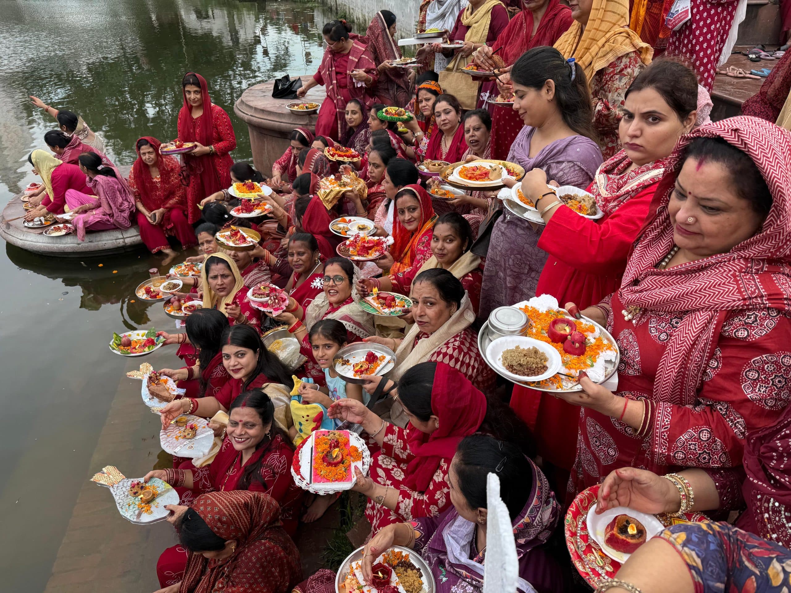 Darbhanga News: सिंधी समाज की महिलाओं ने की वरुण देव की पूजा