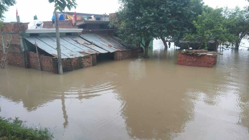 Kaimur News : कर्मनाशा नदी में उफान से नीचले इलाके में फैला बाढ़ का पानी