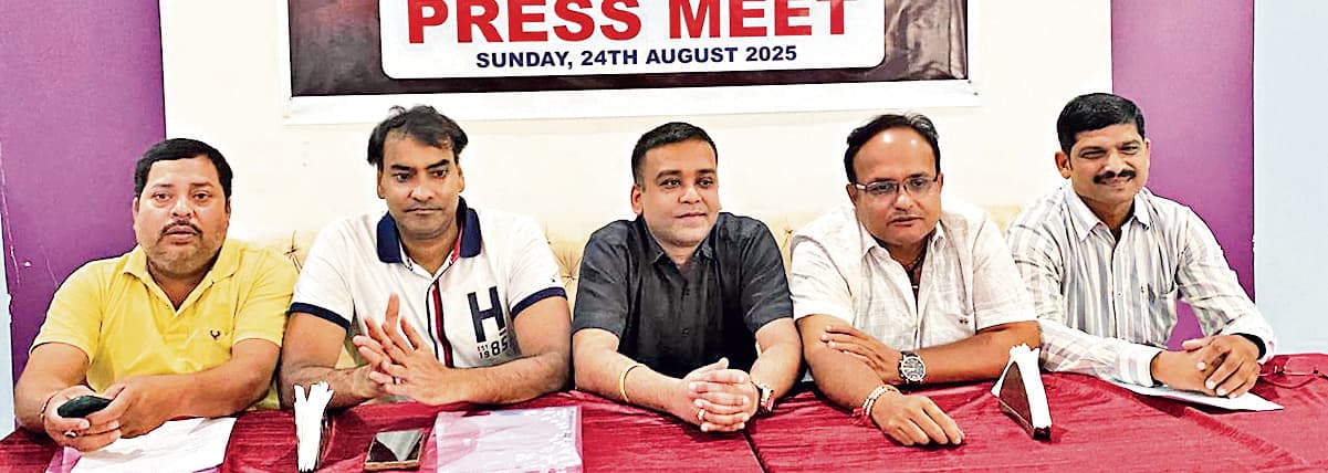 Rourkela News: सिविल टाउनशिप में 25 लाख रुपये से बन रहा बनारस घाट थीम का गणेश पूजा पंडाल