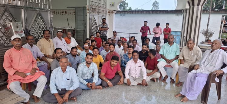 Giridih News: दुर्गा पूजा के संचालन को ले गठित की गयी युवा कमेटी