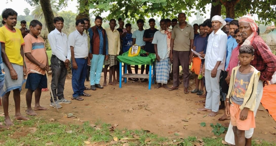 Giridih News: दिशोम गुरु के निधन पर श्रद्धांजलि सभा